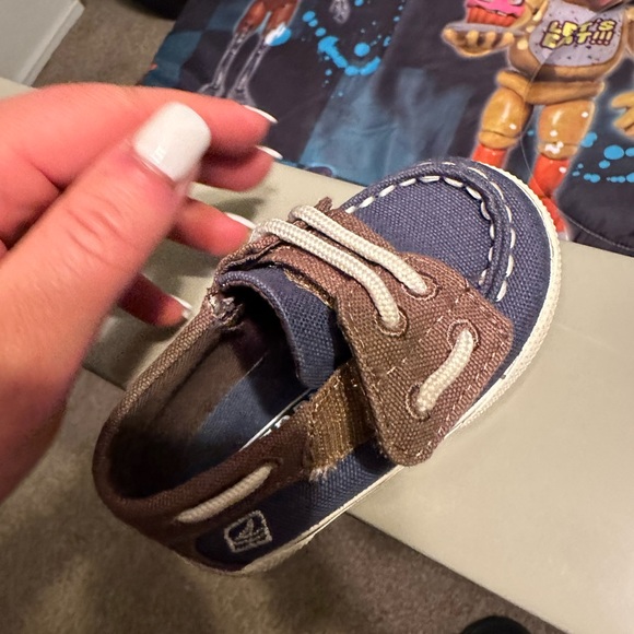 Sperry - Picture 2 of 4